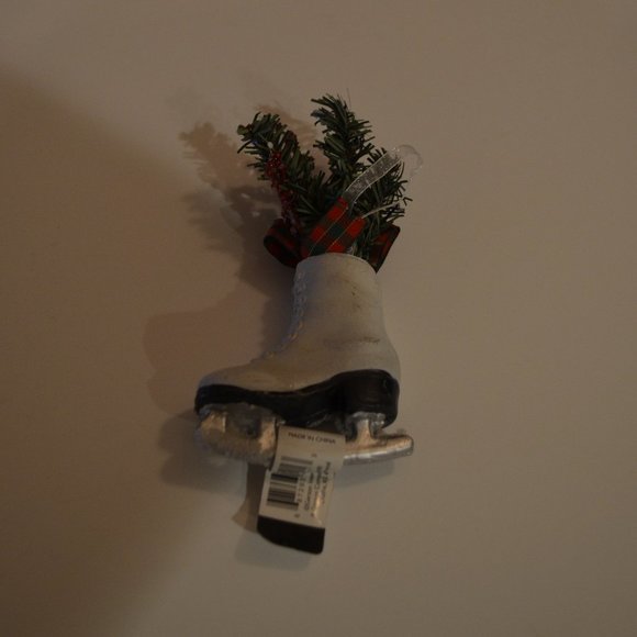 Gerson Companies Christmas Ice Skate w/ Berries & Bow Ornament 5"H - Picture 3 of 6